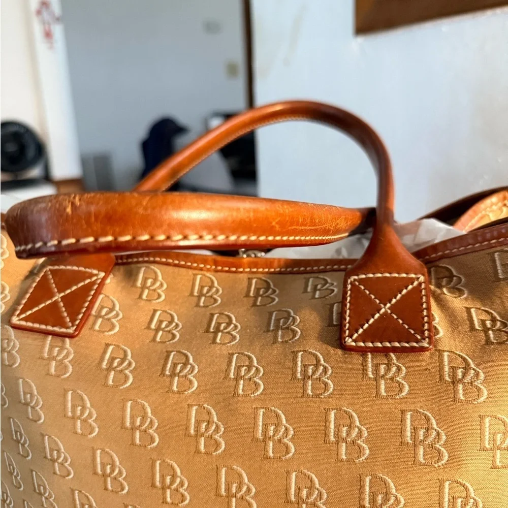 Dooney & Bourke stylish tan
